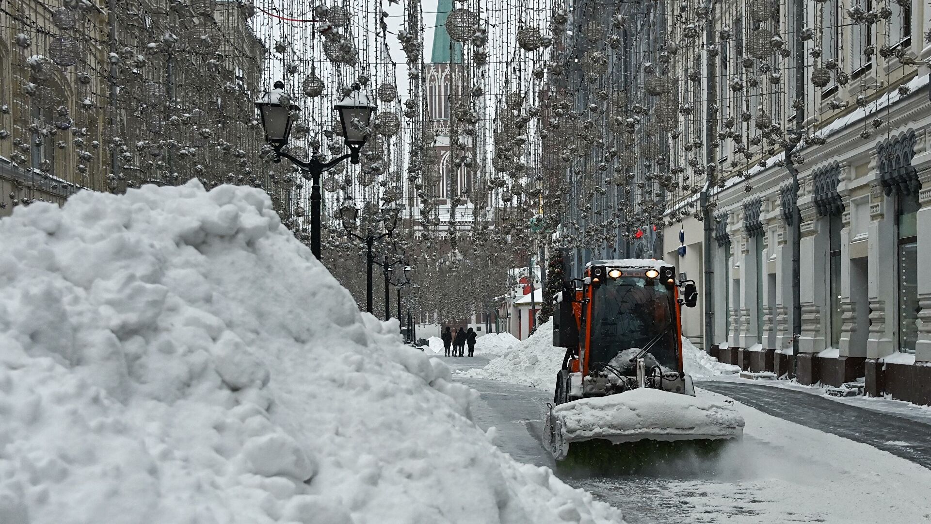 Сейчас зима. Москва снегопад 2021. Сильный снегопад в Москве 2021. Сильный снегопад в Москве в марте 2021 года. Сугробы в Москве.