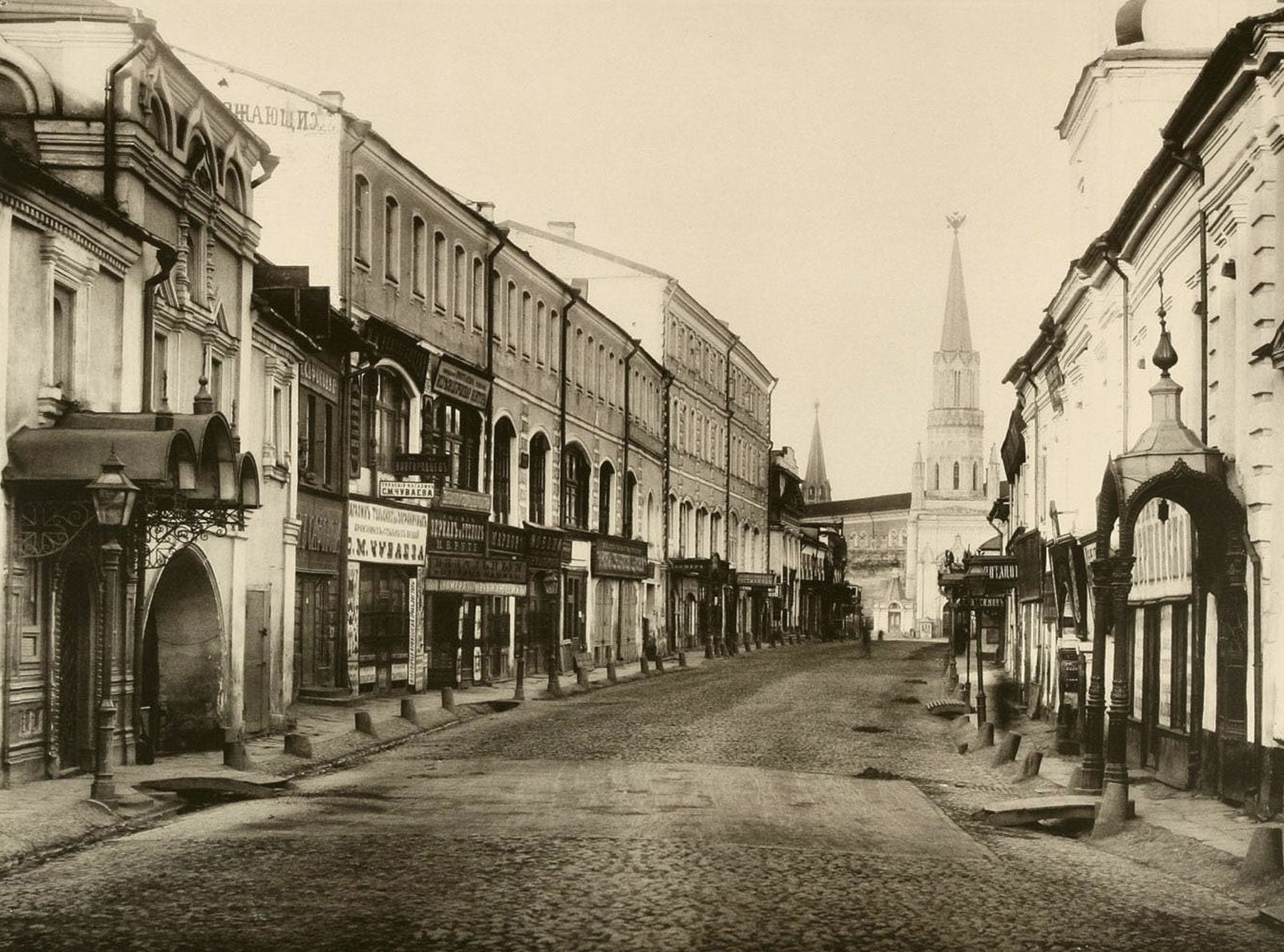 Старый город москва. Никольская улица в Москве 19 век. Вид Никольской улицы в Москве конец 19 века. Никольская улица 19 век. Арбат 19 век.