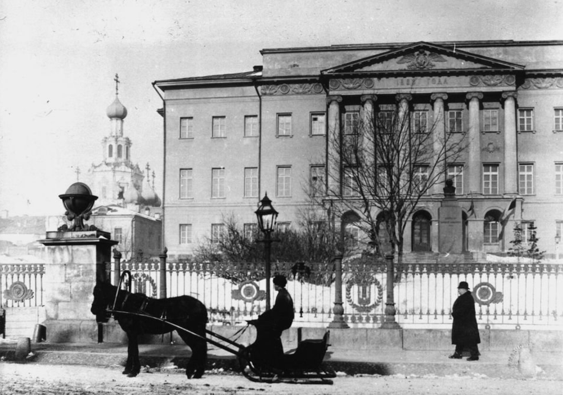 Московский университет год. МГУ на Моховой 1900 год. Императорский Московский университет 1900. Московский университет 1890 год. Московский университет Ломоносова 1890.