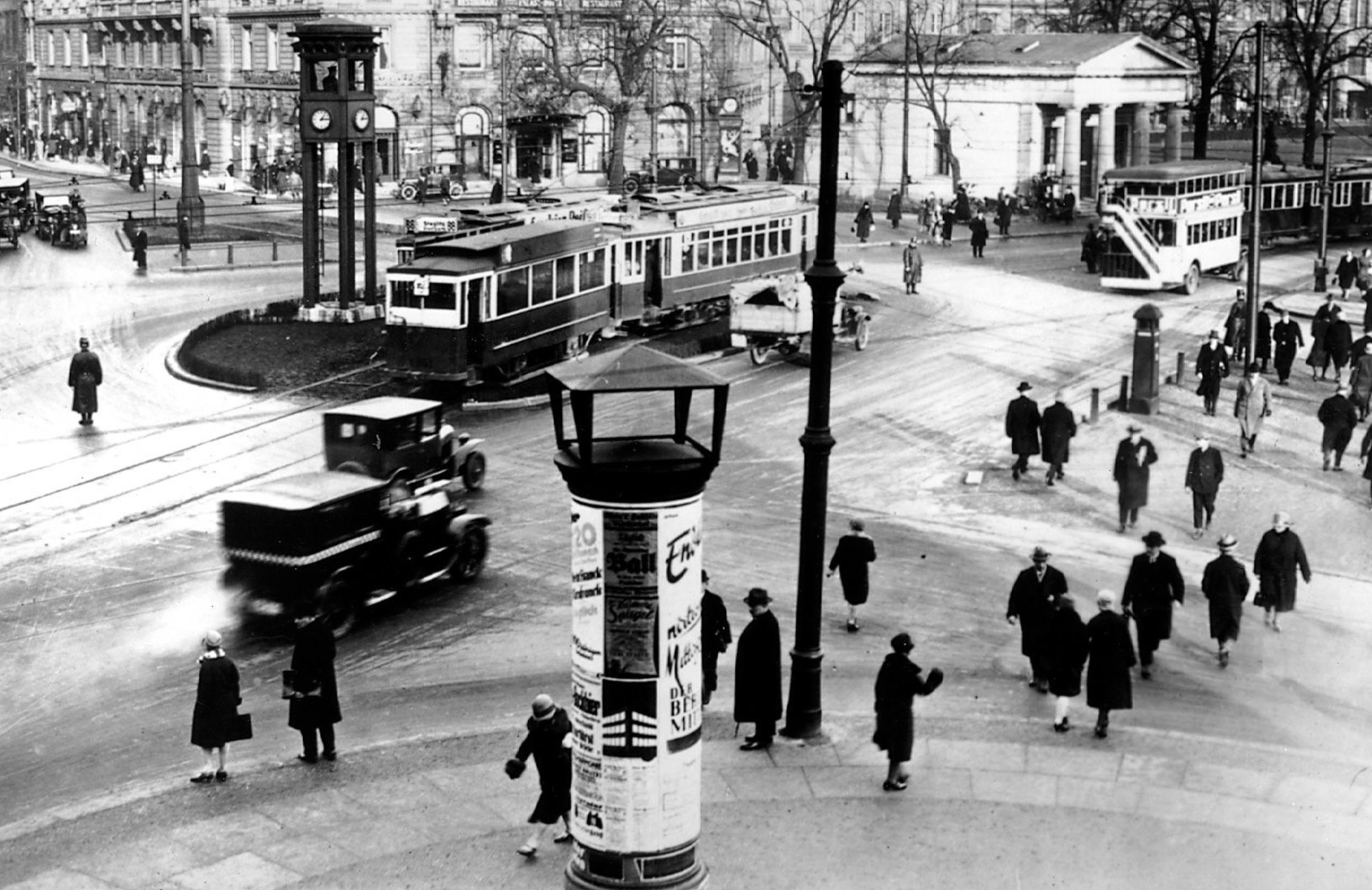 Симфония города. Берлин 1927. Симфония большого города 1927. Вальтер Руттман Берлин симфония большого города. Берлин симфония большого города фильм 1927.