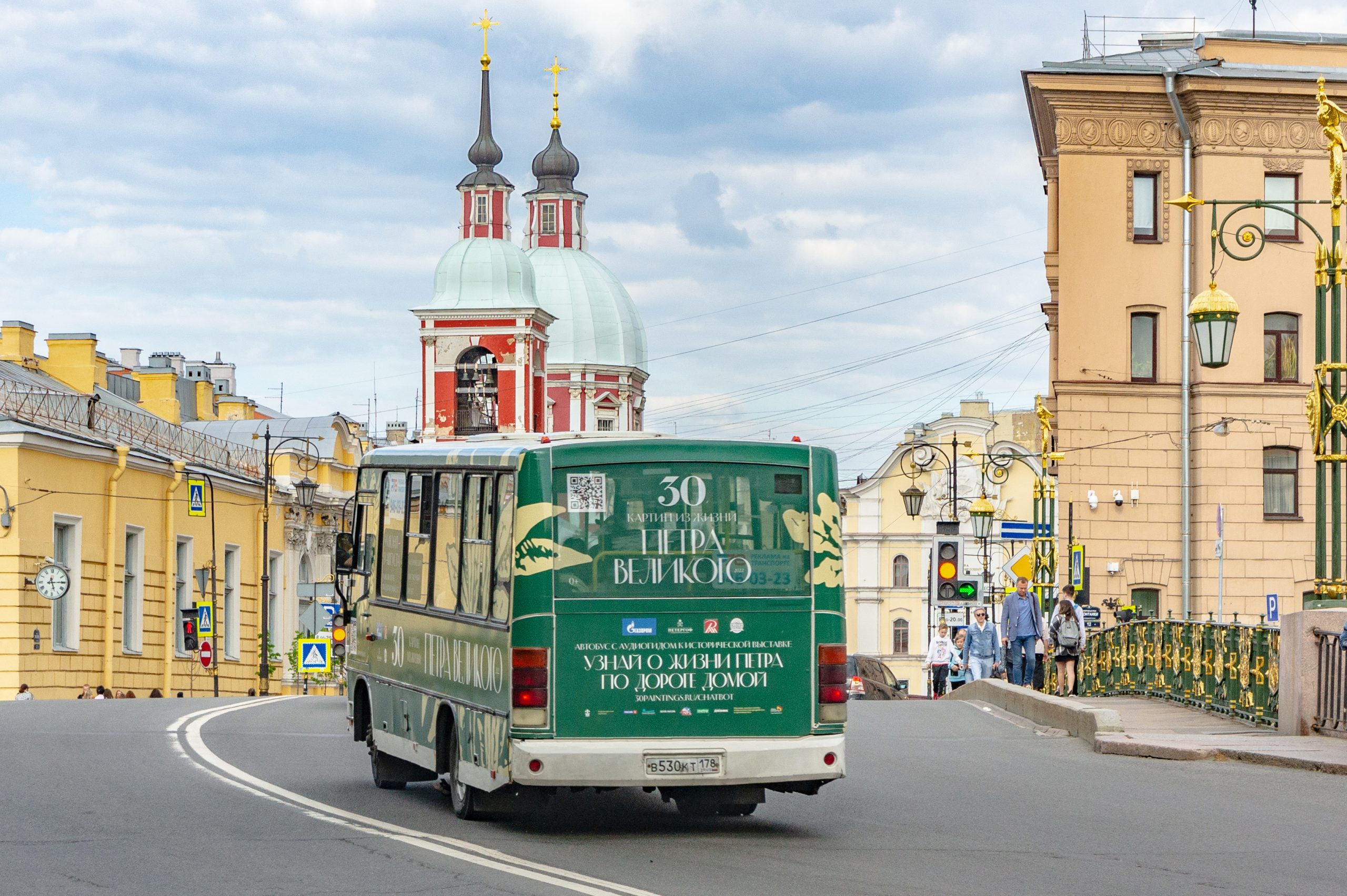 Поле автобус. Санкт-Петербург. Автобусные экскурсии из Тулы в Санкт Петербург. Марсово поле Вернисаж. Марсово поле выставка Петр 1.