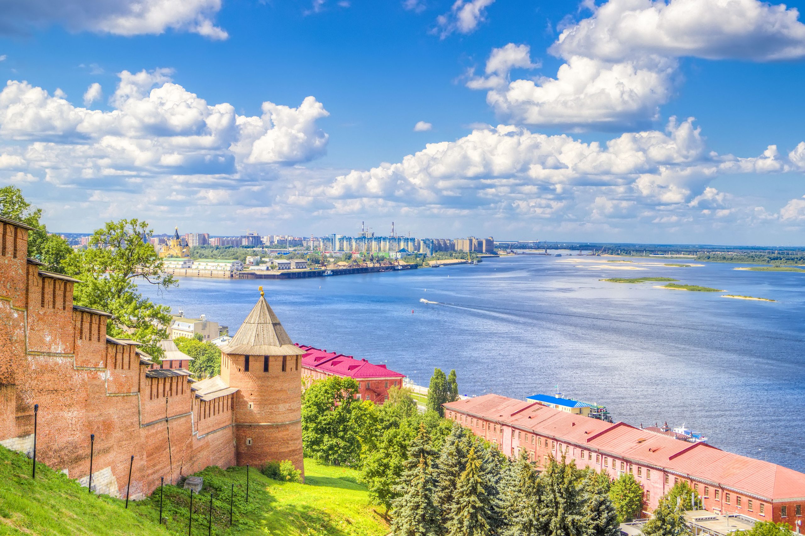 Туры из нижнего новгорода. Река Волга Нижний Новгород. Нижний Новгород Кремль и Волга. Нижний Новгород с реки на Кремль. Нижегородский Кремль с Волги.