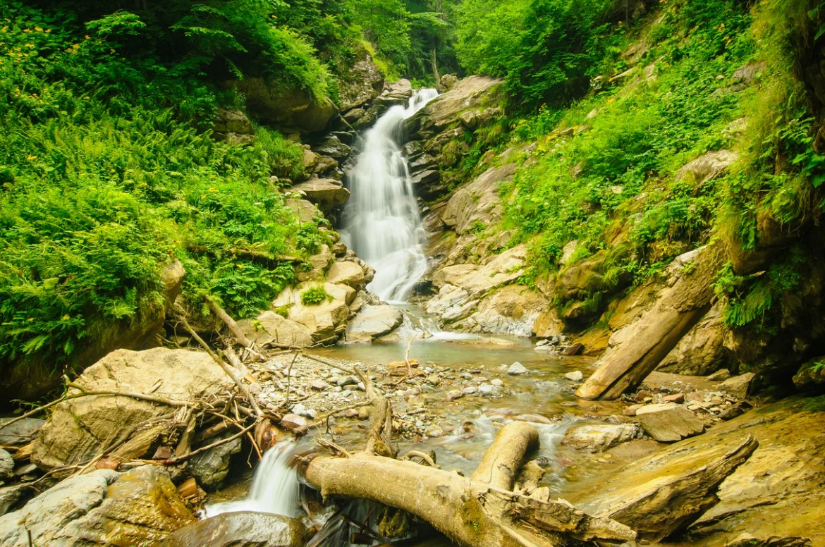 Красная Поляна водопады Менделиха