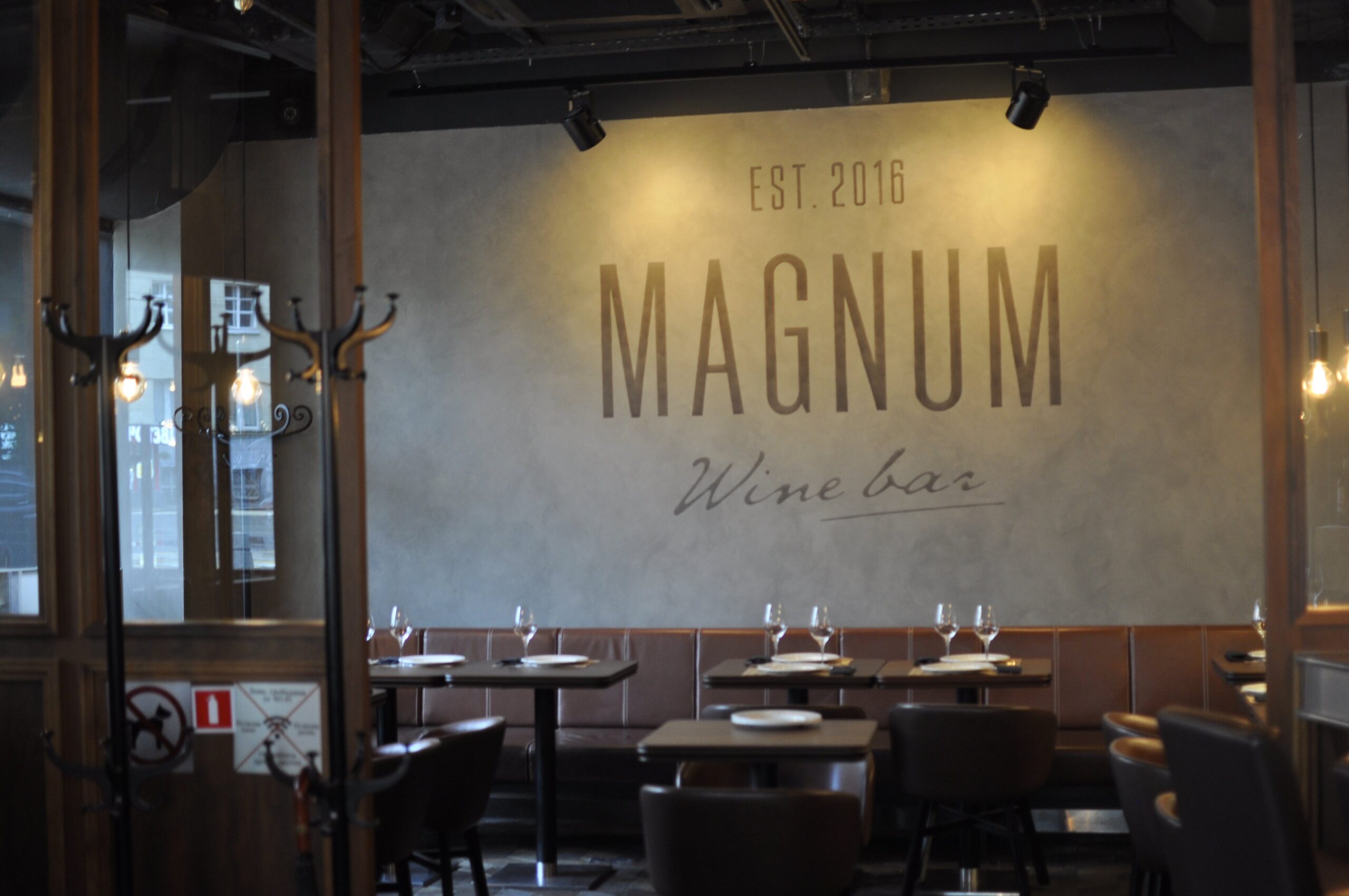 Ресторан Magnum Wine Bar, метро Белорусская, Белорусская, Лесная, 5б, БЦ  «Белая площадь» - кухня европейская, меню и рецензии экспертов, описание  ресторана, точный адрес в Москве, отзывы посетителей о ресторане Magnum  Wine Bar |