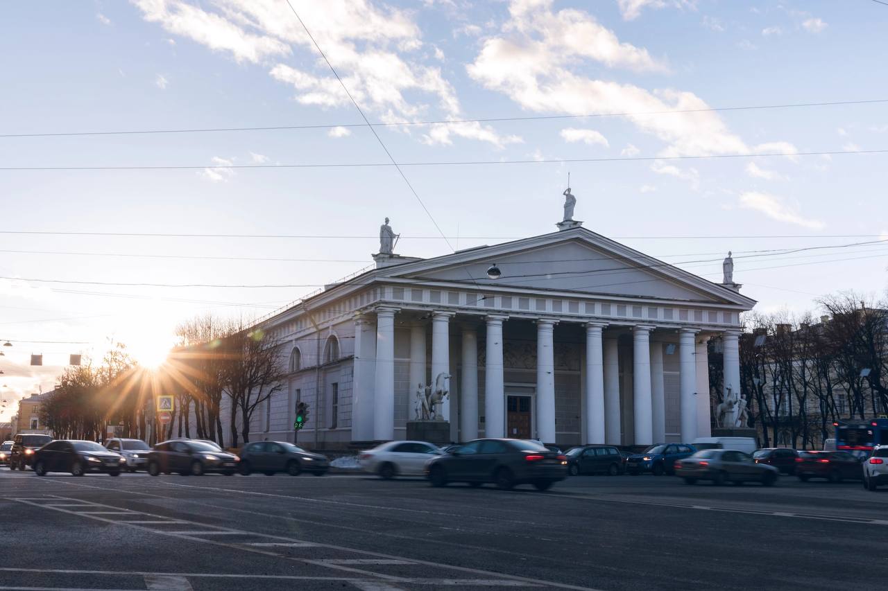 выставочный зал манеж в санкт петербурге