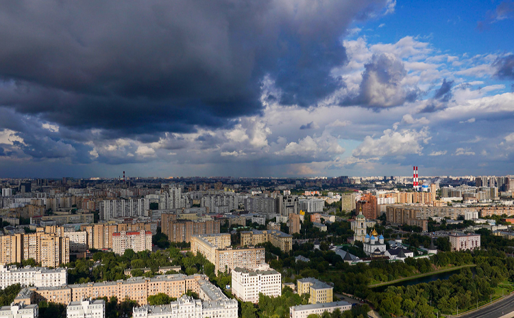 Жителей и гостей Москвы предупреждают о сильном ветре